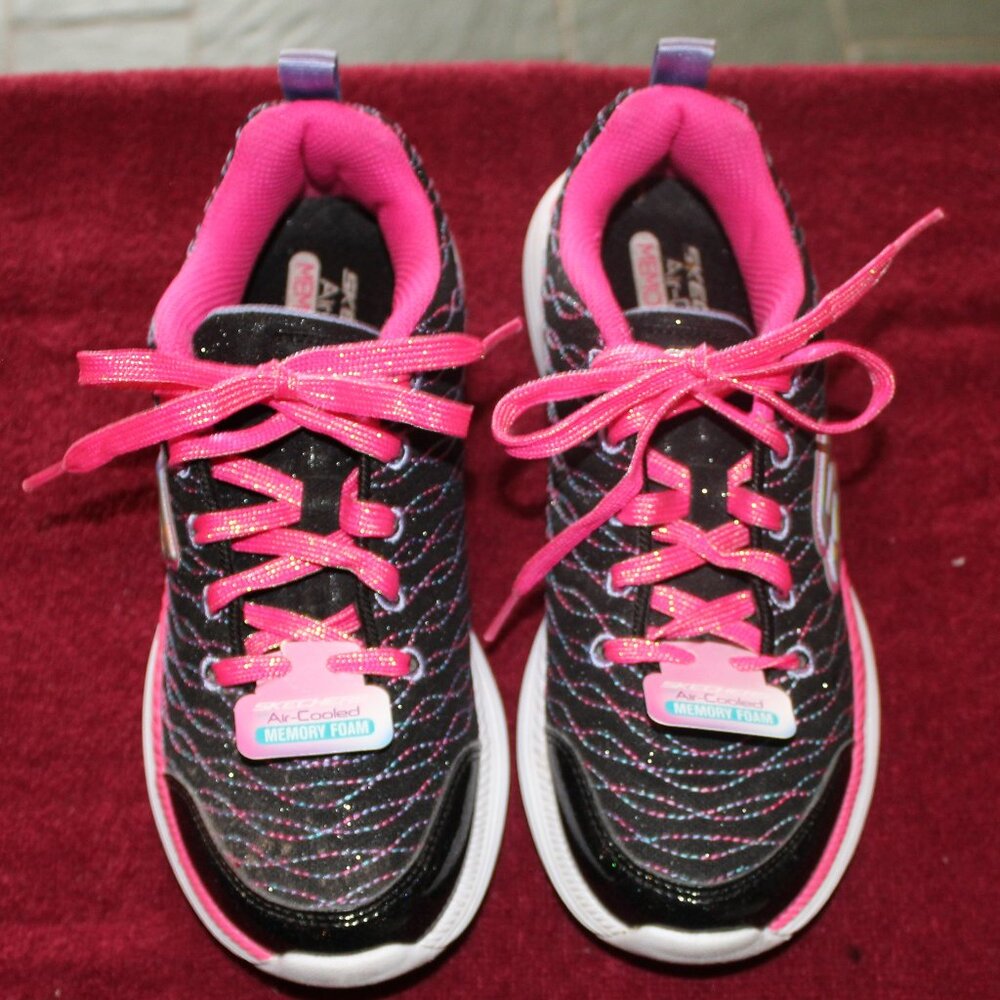 Girls Skechers Glimmer Racer Black and Neon Pink